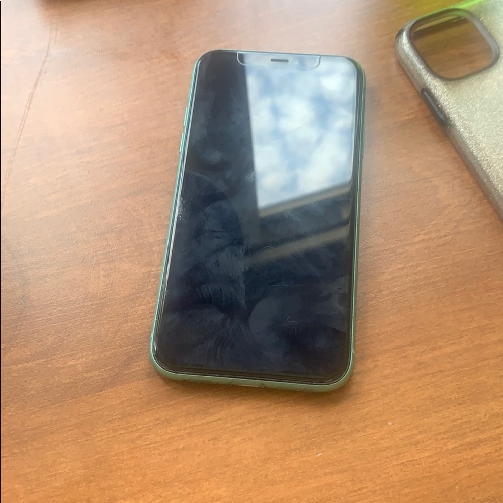 iPhone 11 - Picture 2 of 2